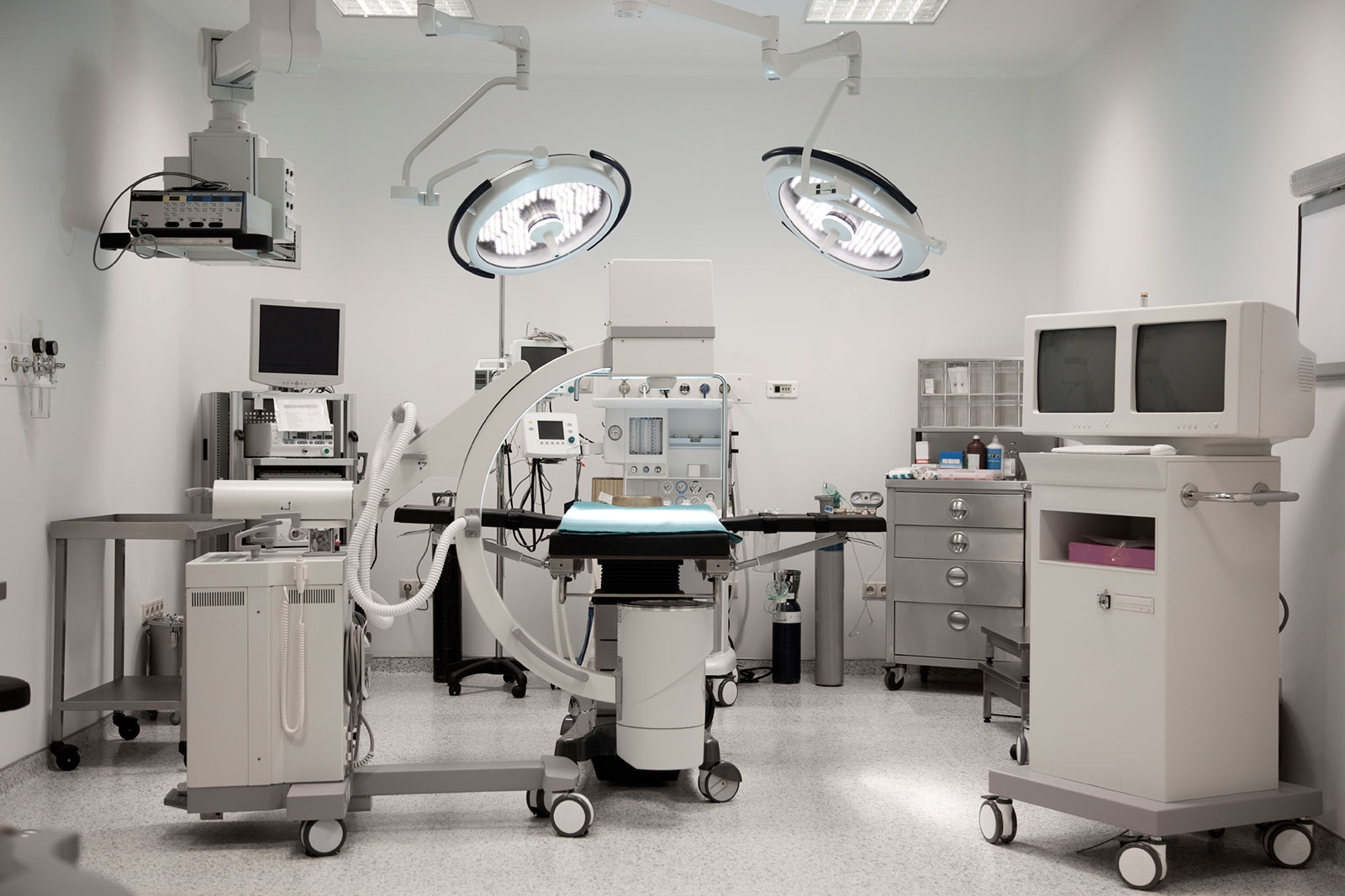 Thủ Tục Nhập Khẩu Trang Thiết Bị Y Tế Từ Trung Quốc Về Việt Nam: Điều Kiện, Hồ Sơ Và Hải Quan